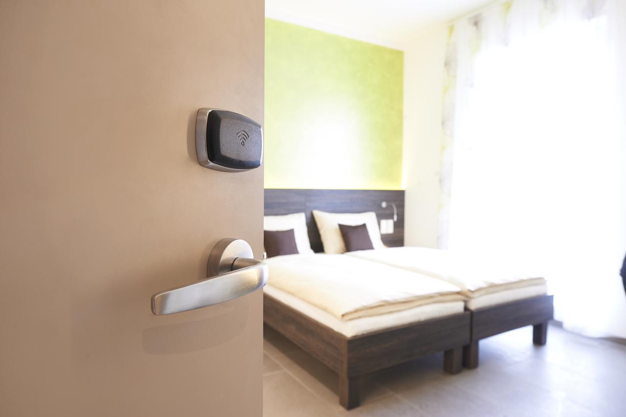 eee hotel Traun Buitenkant foto