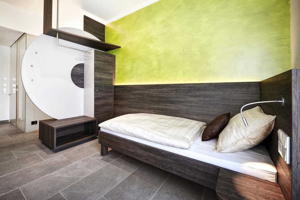 eee hotel Traun Buitenkant foto