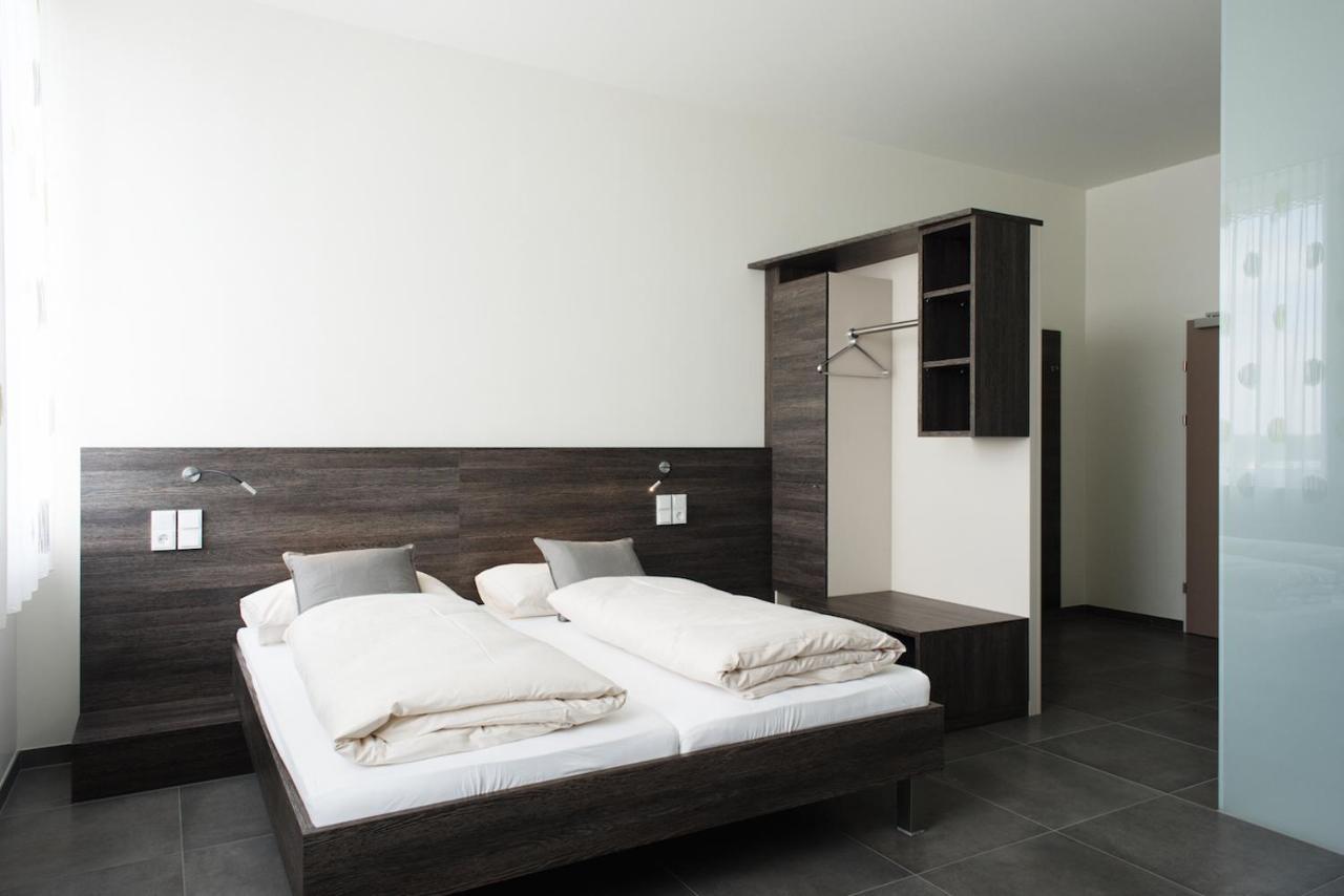 eee hotel Traun Buitenkant foto